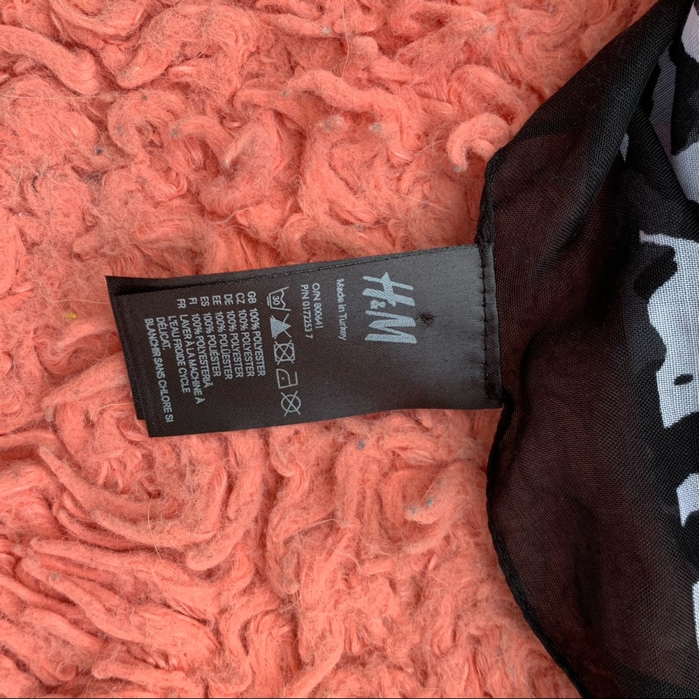H&M Scarf - Picture 2 of 3